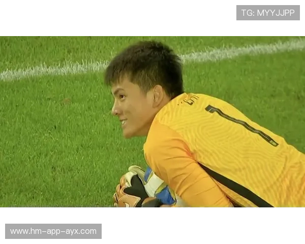 彭啸贴身防守不给空间：防守艺术的极致演绎