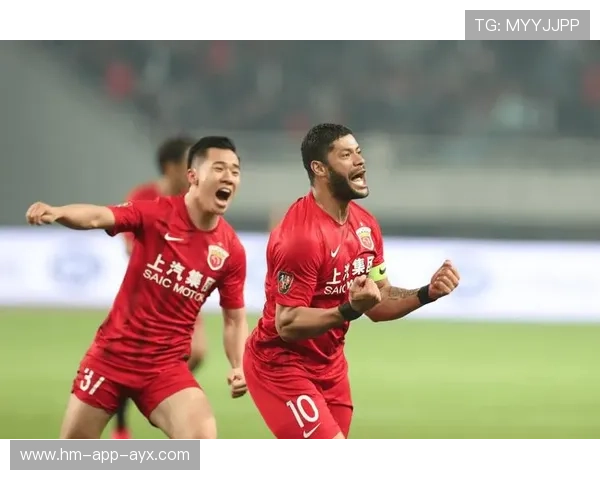 上海海港杨希对抗占优，贴身卡位稳住右路